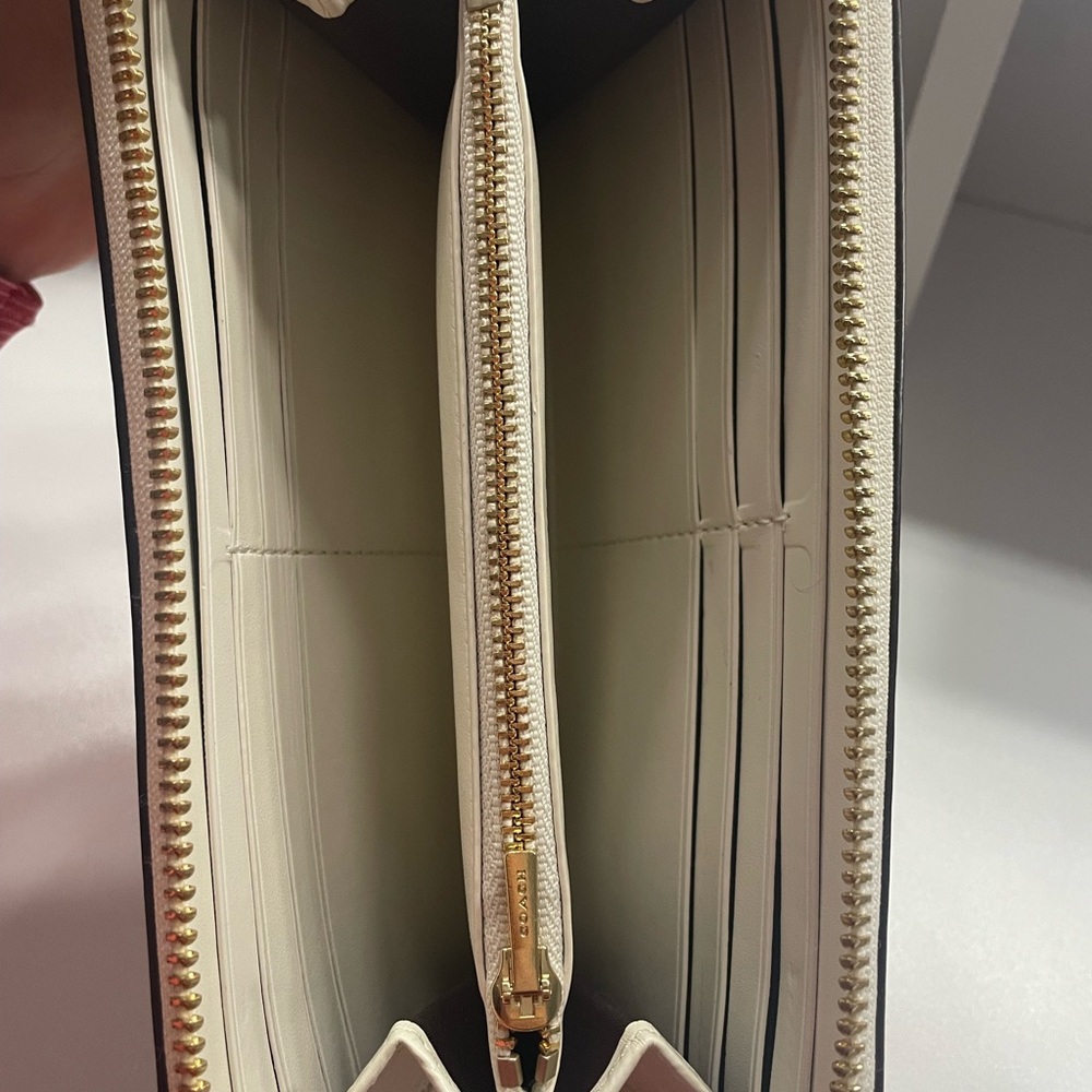 Coach White Studded Women's Wallet - Picture 5 of 6